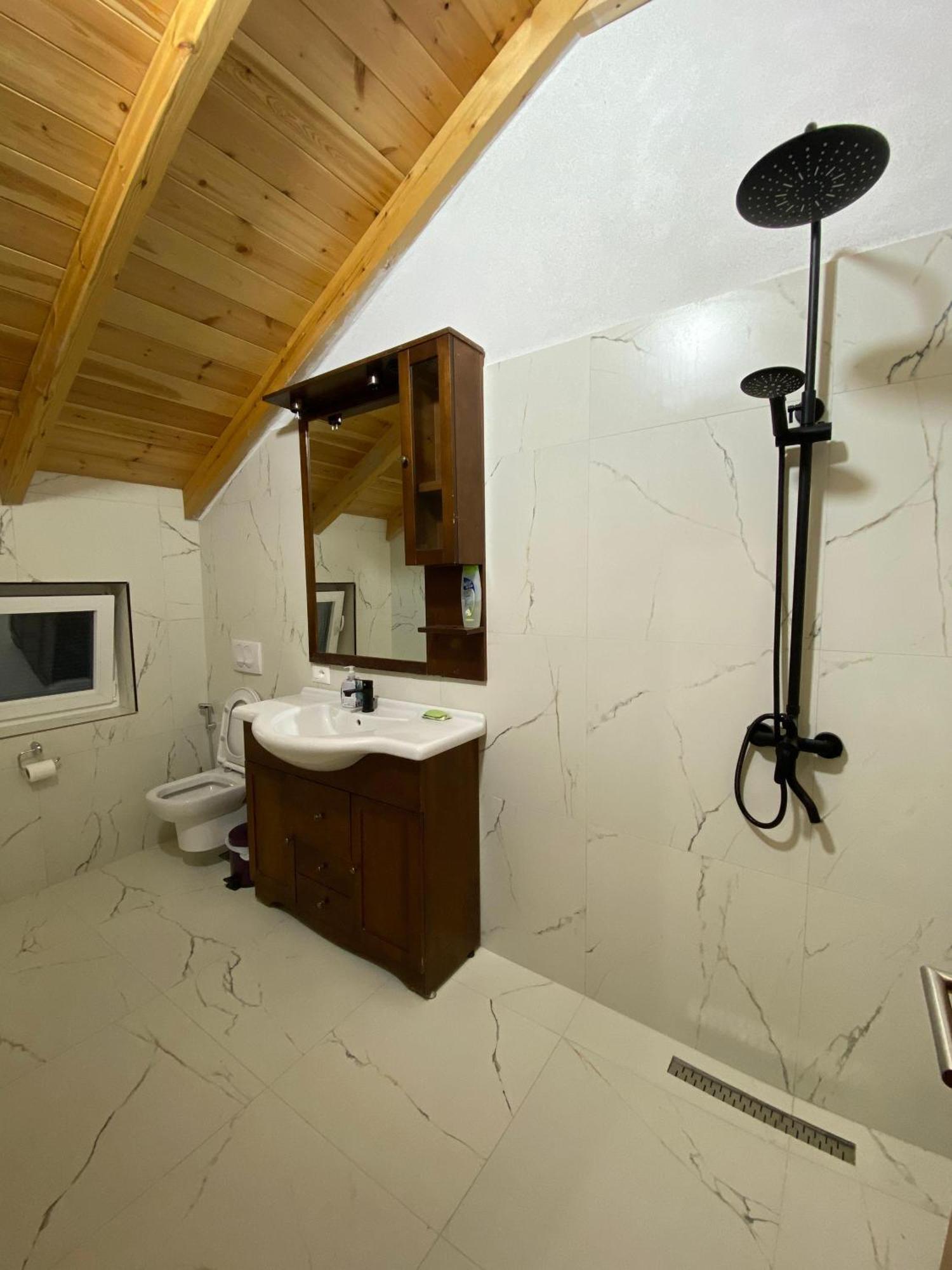 Guest House Korabi Ceren Екстер'єр фото