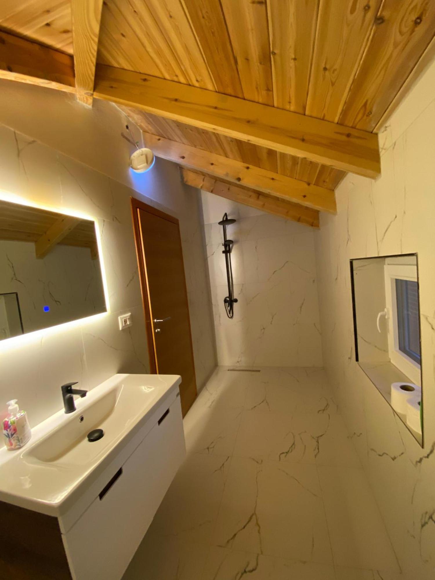 Guest House Korabi Ceren Екстер'єр фото